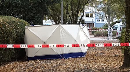 Ein maskierter Mann hat auf eine Frau eingestochen, als sie ihr Wohnhaus in Bremen verließ. Auch ihr Sohn wurde verletzt. / Foto: Kai Moorschlatt/dpa