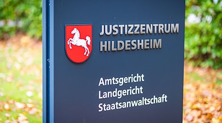 Das Amtsgericht Hildesheim hat auf Antrag der Staatsanwaltschaft Untersuchungshaftbefehl gegen den Tatverdächtigen erlassen. (S<mbolbild) / Foto: Moritz Frankenberg/dpa
