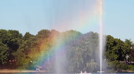 Noch nördlicher von Niedersachsen und Bremen aus gesehen scheint das große Glück zu liegen: Laut einer Befragung sind die Hamburger am zufriedensten mit ihren Lebensumständen. (Symbolbild) / Foto: Marcus Brandt/dpa Noch nördlicher von Niedersachsen und Bremen aus gesehen scheint das große Glück zu liegen: Laut einer Befragung sind die Hamburger am zufriedensten mit ihren Lebensumständen. (Symbolbild) / Foto: Marcus Brandt/dpa