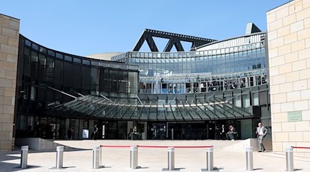 Am Landtag Nordrhein-Westfalen gab es einen Feuerwehreinsatz. (Archivbild) / Foto: Friso Gentsch/dpa