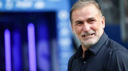 HSV-Sportvorstand Stefan Kuntz erwartet den «härtesten Abstiegskampf», seit er im Profi-Fußball ist. / Foto: Christian Charisius/dpa