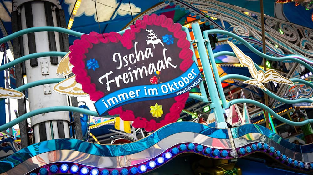 Mit Böllerschüssen und einem dreifachen «Ischa Freimaak» beginnt am Freitag wieder der Bremer Freimarkt. / Foto: Sina Schuldt/dpa