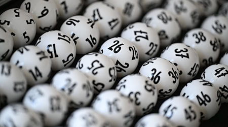 Ein Niedersasche hat den bisher höchsten Gewinn erzielt, der bisher in diesem Jahr bei einer der Lotterien von Lotto Niedersachsen erzielt wurde. (Illustration) / Foto: Arne Dedert/dpa