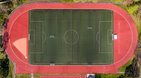 Niedersachsen will die Sportplätze gerade im ländlichen Raum modernisieren. (Symbolbild) / Foto: Jan Woitas/dpa-Zentralbild/dpa