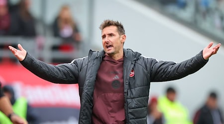 Trainer Miroslav Klose steht mit seinen Nürnbergern unter Druck. (Archivfoto) / Foto: Daniel Karmann/dpa