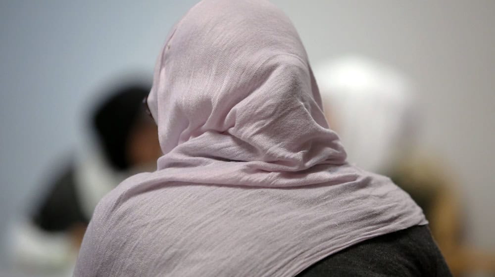 In vielen öffentlichen Ämtern in Niedersachsen sind Kopftücher erlaubt. (Symbolbild) / Foto: picture alliance / Fredrik von Erichsen/dpa