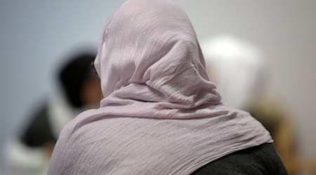 In vielen öffentlichen Ämtern in Niedersachsen sind Kopftücher erlaubt. (Symbolbild) / Foto: picture alliance / Fredrik von Erichsen/dpa