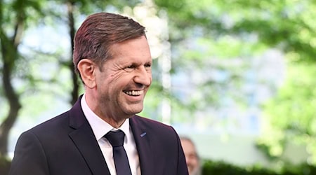Olaf Lies (SPD) sieht im Tag der Deutschen Einheit einen Grund zur Freude. (Archivbild) / Foto: Jens Kalaene/dpa