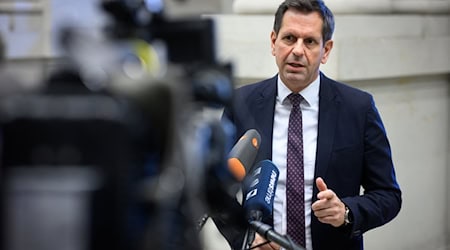Er sitzt für das Land Niedersachsen im VW-Aufsichtsrat: Ministerpräsident Olaf Lies. / Foto: Bernd von Jutrczenka/dpa