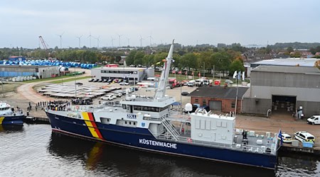 Die 55 Meter lange «Emden» ersetzt ein 1988 in Dienst gestelltes namensgleiches Einsatzschiff.  / Foto: Lars Penning/dpa
