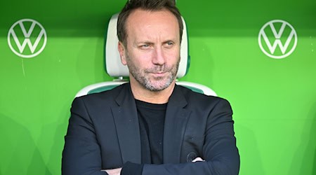 Muss viel nachdenken: VfL Wolfsburgs Sportchef Sebastian Schindzielorz / Foto: Swen Pförtner/dpa