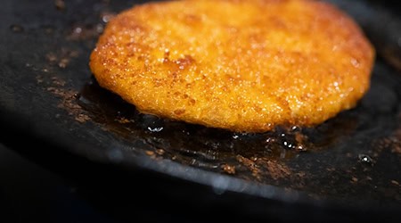 Fällt das «Schnitzel» fürs Veggie-Regal weg, müsste Rügenwalder Mühle viele Produkte neu benennen. (Symbolbild) / Foto: Marijan Murat/dpa