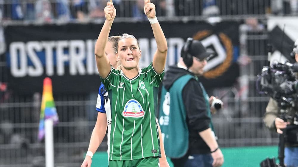 Werder-Spielerin Medina Desic hat sich öffentlich für diese Plakataktion nach dem Derby gegen den HSV entschuldigt. / Foto: Carmen Jaspersen/dpa