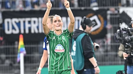 Werder-Spielerin Medina Desic hat sich öffentlich für diese Plakataktion nach dem Derby gegen den HSV entschuldigt. / Foto: Carmen Jaspersen/dpa