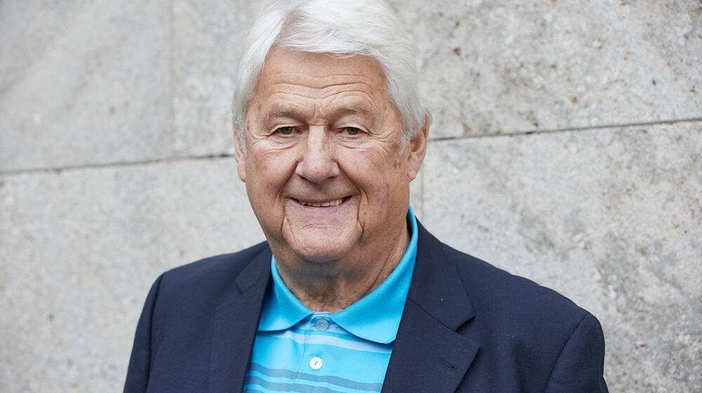 Trauer um eine Werder-Legende: Max Lorenz ist gestorben. (Archivbild) / Foto: Georg Wendt/dpa Trauer um eine Werder-Legende: Max Lorenz ist gestorben. (Archivbild) / Foto: Georg Wendt/dpa