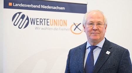 Nur durch Jozef Rakicky sitzt die Werteunion im niedersächsischen Landtag – doch wie lange bleibt das so? (Archivbild) / Foto: Julian Stratenschulte/dpa