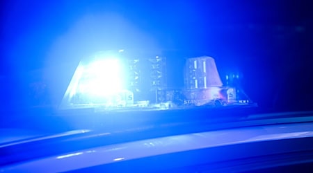 In Wietmarschen sorgt ein nächtlicher Einbruch für Rätsel – die Polizei bittet um Hinweise. (Symbolbild) / Foto: Julian Stratenschulte/dpa