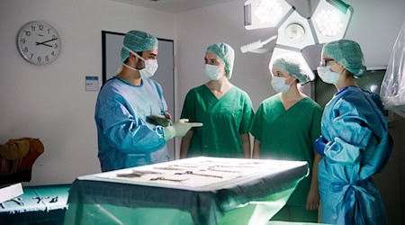 Die neuen Studierenden haben sich verpflichtet, später auf dem Land zu arbeiten. (Symbolbild) / Foto: Julian Stratenschulte/dpa