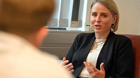 Vanessa Behrendt sitzt für die AfD im niedersächsischen Landtag und wirkt im Landesvorstand als Beisitzerin mit. / Foto: -/dpa