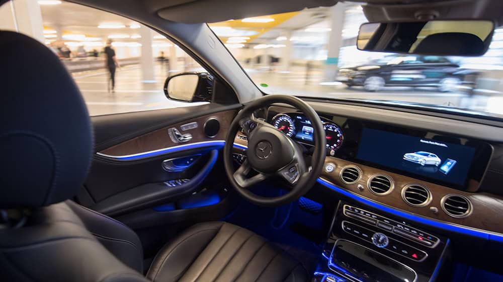 Mercedes-Benz gehört beim autonomen Fahren zu den Vorreitern. (Archivbild) / Foto: Marijan Murat/dpa