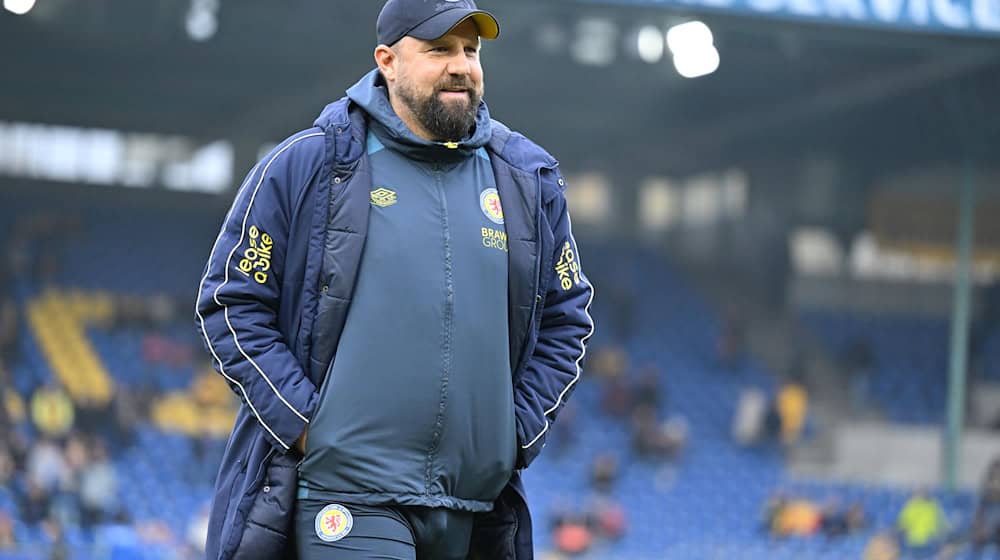 Heiner Backhaus bleibt Trainer von Eintracht Braunschweig. (Archivfoto) / Foto: Swen Pförtner/dpa