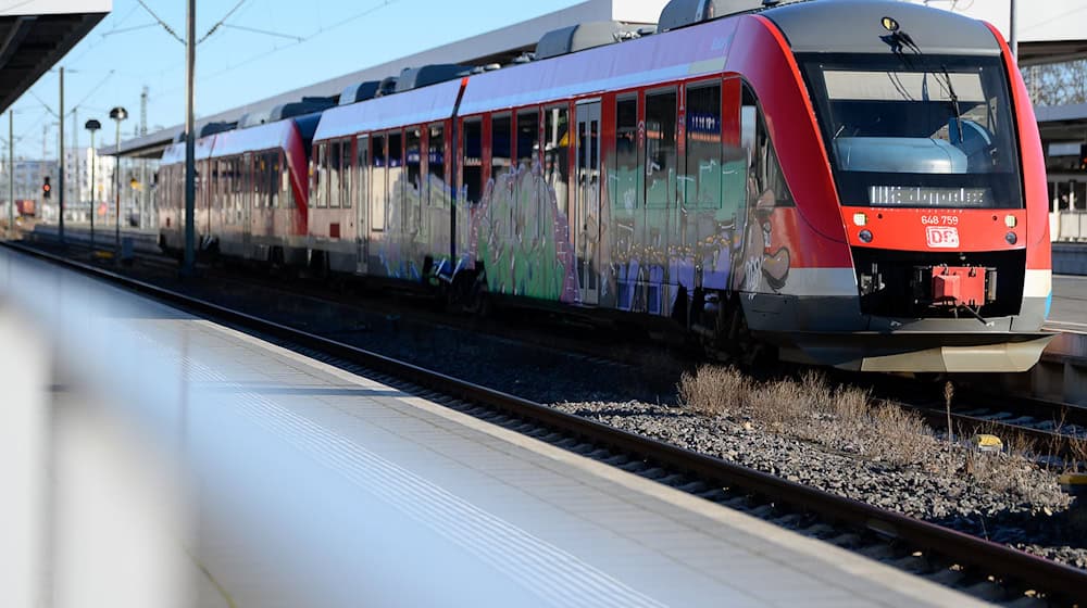 Am Braunschweiger Hauptbahnhof wurde ein bewaffneter Mann von Polizisten gestellt. (Symbolbild)  / Foto: Swen Pförtner/dpa