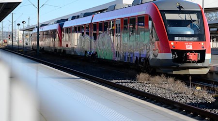 Am Braunschweiger Hauptbahnhof wurde ein bewaffneter Mann von Polizisten gestellt. (Symbolbild)  / Foto: Swen Pförtner/dpa