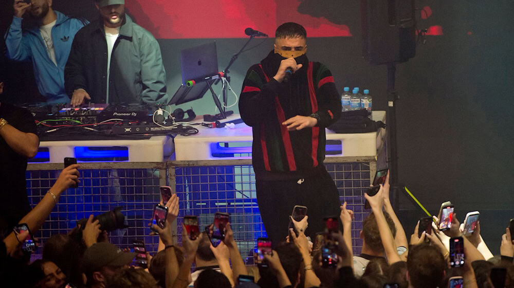 In Osnabrück gab Haftbefehl das erste Konzert seit Erscheinen seiner Doku. / Foto: Philipp Hülsmann/dpa