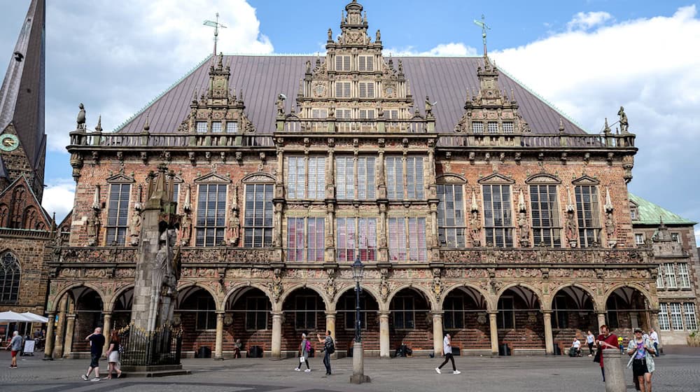 Das Land Bremen will eine Steuer auf Einweggeschirr einführen. (Archivbild) / Foto: Sina Schuldt/dpa