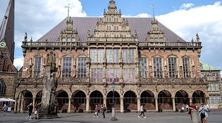 Das Land Bremen will eine Steuer auf Einweggeschirr einführen. (Archivbild) / Foto: Sina Schuldt/dpa
