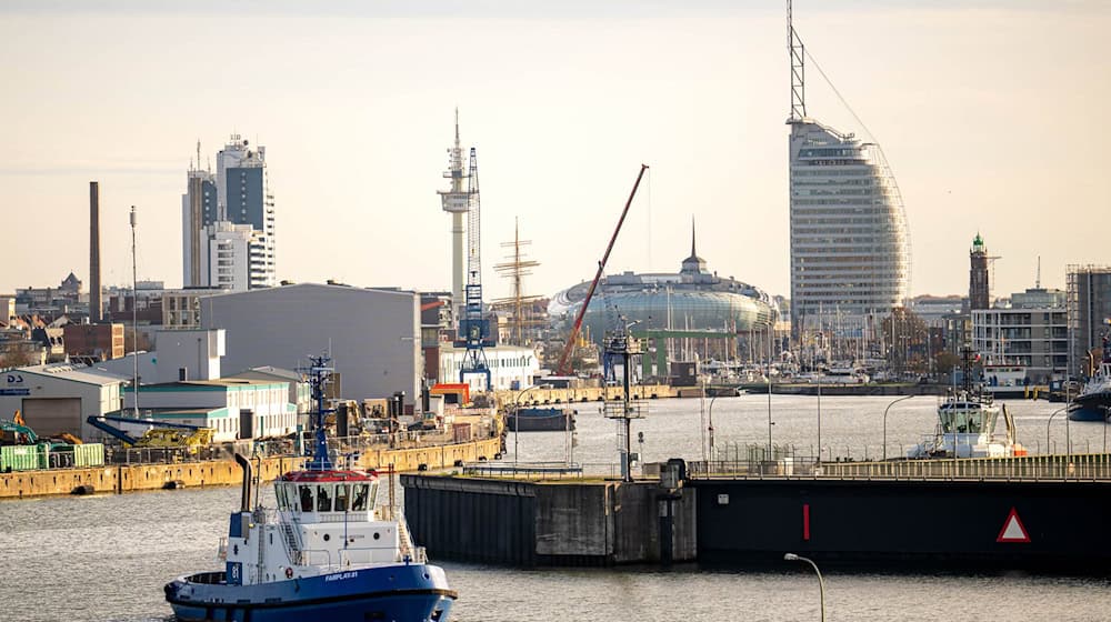 In Bremerhaven sind die Menschen im Bundesdurchschnitt besonders oft überschuldet. (Archivbild) / Foto: Sina Schuldt/dpa