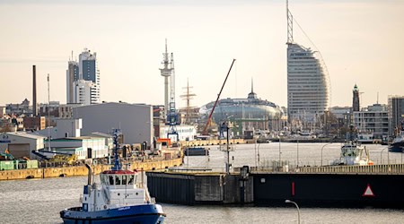 In Bremerhaven sind die Menschen im Bundesdurchschnitt besonders oft überschuldet. (Archivbild) / Foto: Sina Schuldt/dpa