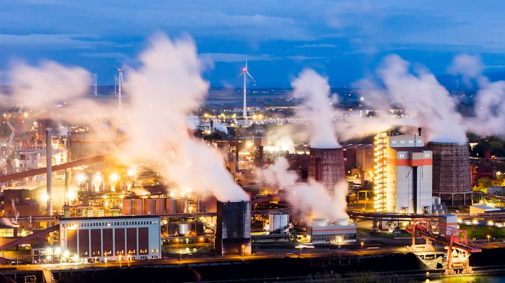 CO2-Leitungen sollen wichtige Industriestandorte anbinden. (Archivbild)  / Foto: Julian Stratenschulte/dpa