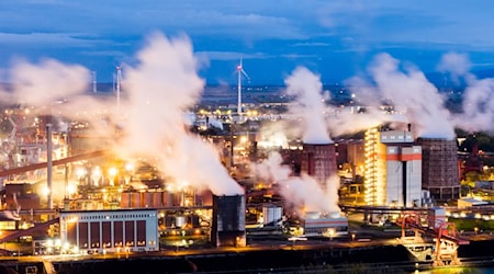 CO2-Leitungen sollen wichtige Industriestandorte anbinden. (Archivbild)  / Foto: Julian Stratenschulte/dpa
