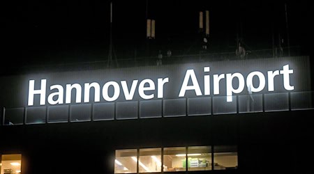 Flieger wurden teils umgeleitet oder konnten erst später landen oder starten. (Symbolbild) / Foto: Holger Hollemann/dpa