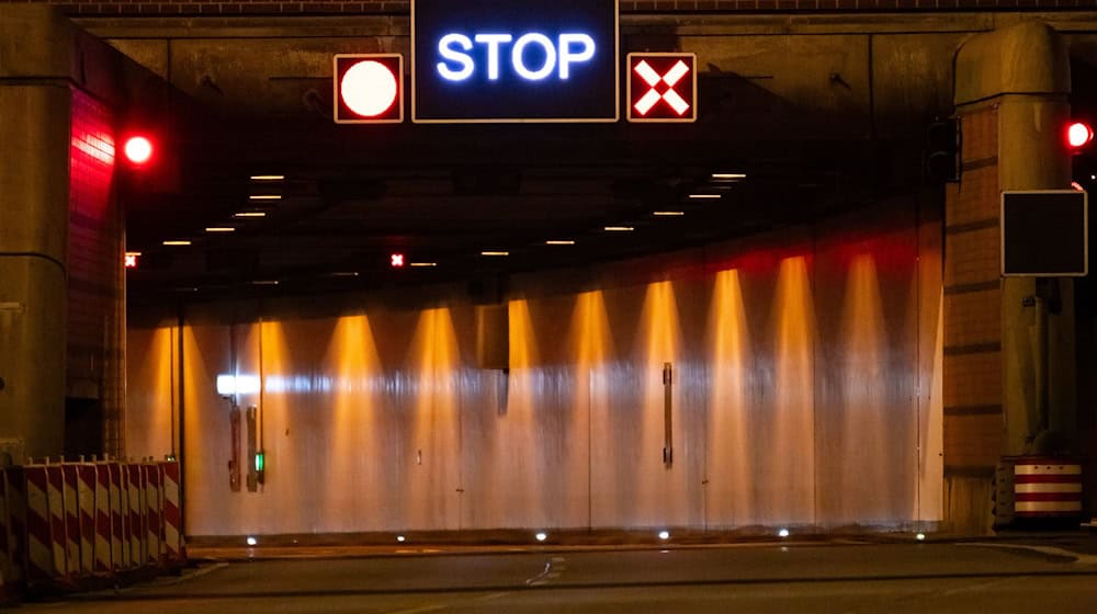 Eine Röhre des Tunnels ist derzeit gesperrt. (Symbolbild) / Foto: Jonas Walzberg/dpa