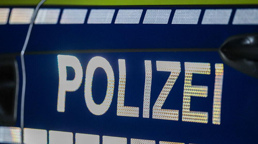 Die Polizei suchte zunächst den Eigentümer des Minischweins, das sich in Bremervörde durch die Gärten wühlte. (Symbolbild) / Foto: Christoph Reichwein/dpa