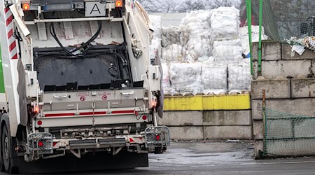 Der Säugling wurde im Bauschutt gefunden. / Foto: Sina Schuldt/dpa