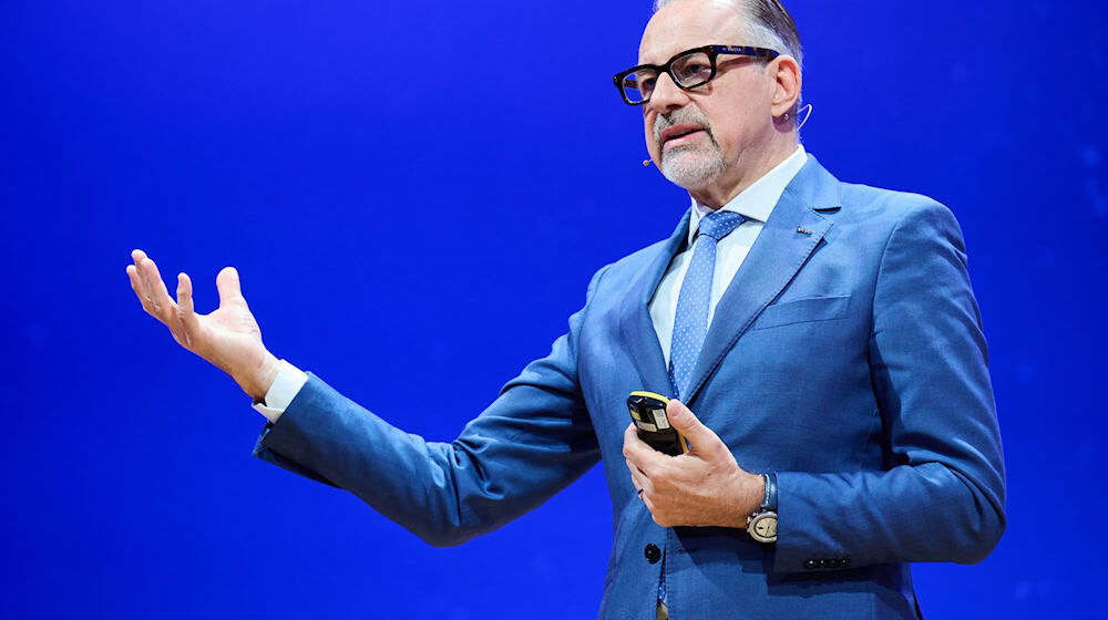 Für Esa-Chef Josef Aschbacher stehen Budget-Verhaltungen an. (Archivbild) / Foto: Annette Riedl/dpa