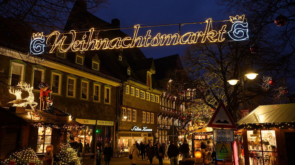 Der Weihnachtsmarkt in Goslar wurde als einer der zwölf besten in Europa ausgezeichnet. / Foto: Swen Pförtner/dpa
