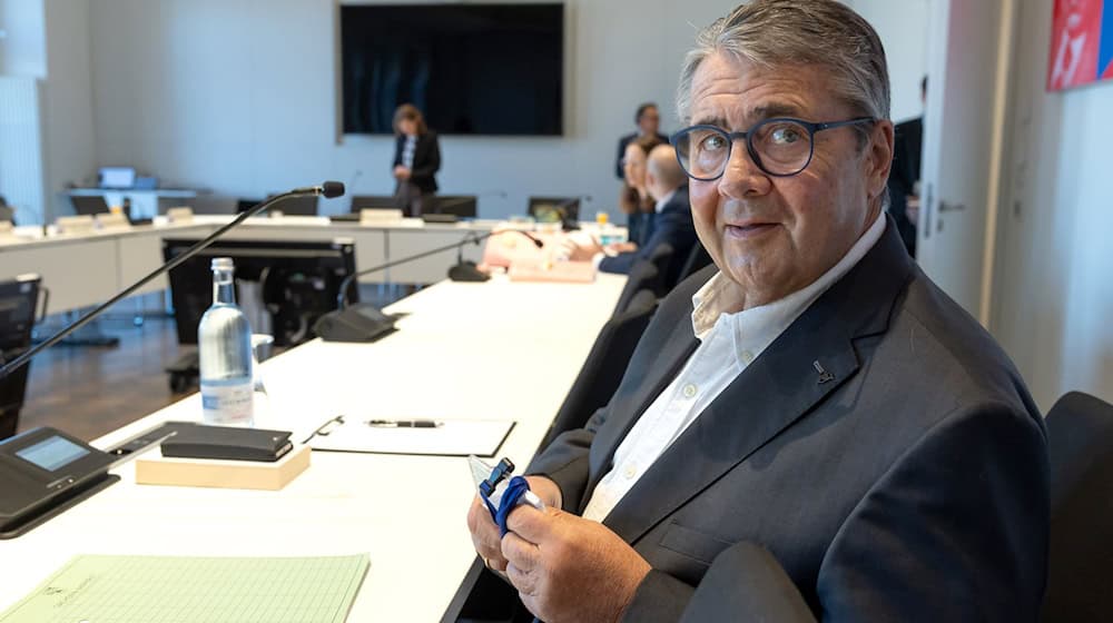 Ex-Wirtschaftsminister Sigmar Gabriel sagte vor dem Untersuchungsausschusses zur Stiftung Klima- und Umweltschutz MV in Schwerin aus. / Foto: Ulrich Perrey/dpa