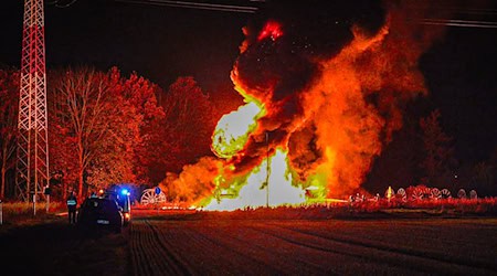 Die Polizei ermittelt nun zur Brandursache. / Foto: Die Blaulichtreporterin/dpa