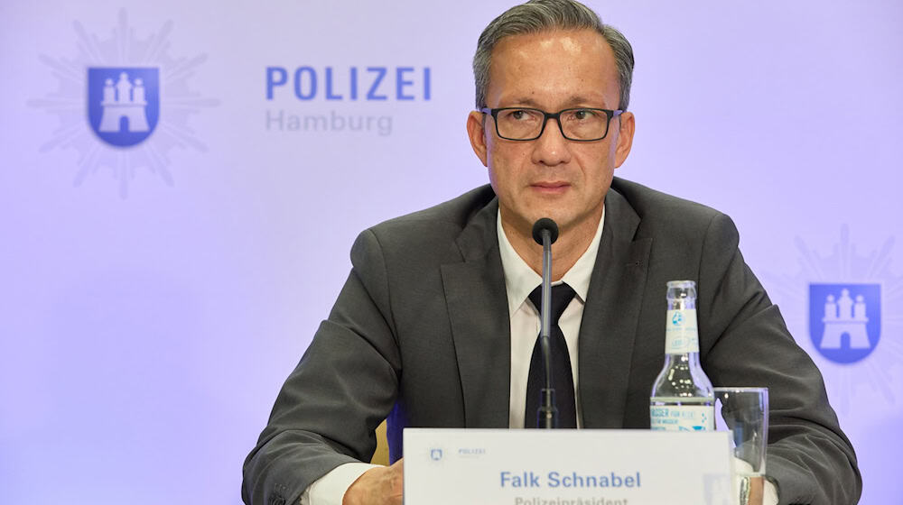 Will mehr Sicherheit in den Stadien: Hamburgs Polizeipräsident Falk Schnabel. (Archivfoto) / Foto: Georg Wendt/dpa
