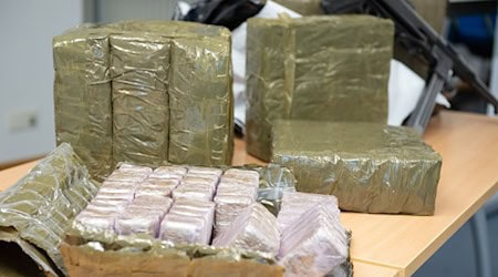 Im Kühlschrank eines mutmaßlichen Drogenschmugglers finden Zollbeamte Haschisch - getarnt als Dubai-Schokolade. (Symbolbild) / Foto: Timm Schamberger/dpa