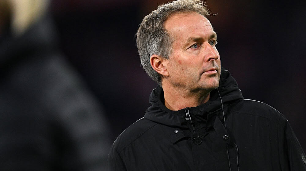 Freut sich auf das Wiedersehen mit Eriksen: Leverkusens Coach Kasper Hjulmand (Archivbild) / Foto: Tom Weller/dpa