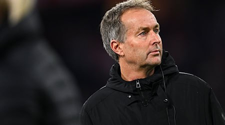 Freut sich auf das Wiedersehen mit Eriksen: Leverkusens Coach Kasper Hjulmand (Archivbild) / Foto: Tom Weller/dpa