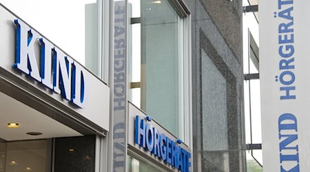 Die dänische Demant-Gruppe darf die Hörgerätekette Kind übernehmen. Dies hat das Bundeskartellamt erlaubt. Mit dann fast 1.000 Filialen ist Demant dann Marktführer in Deutschland. (Archivbild) / Foto: picture alliance / dpa