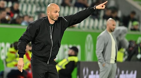 Wolfsburg-Trainer Paul Simonis. / Foto: Swen Pförtner/dpa