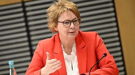 Daniela Behrens (SPD), Innenministerin von Niedersachsen. Im Bundesrat will Niedersachsen einen Gesetzesentwurf einbringen. (Archivbild) / Foto: Shireen Broszies/dpa