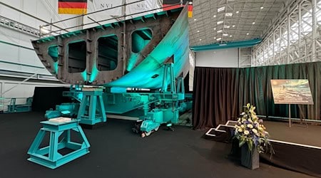 Im Februar ist bereits das erste von drei neuen Flottendienstbooten in Wolgast auf Kiel gelegt worden. (Archivbild) / Foto: Stefan Sauer/dpa